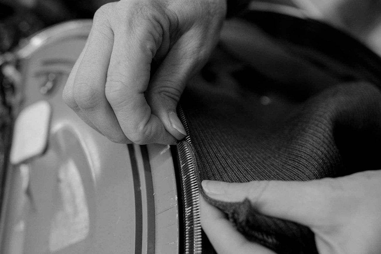 hands working knitwear detail maglificio FMF