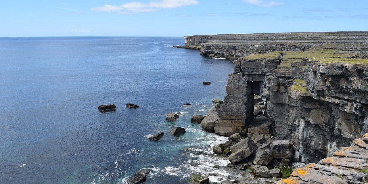 Knitwear and cultural identity Weaving Stories Through Threads cover